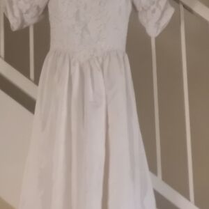 Elegant White Lace Dress
